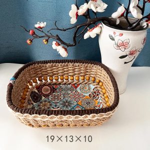 手織りの収納ボックス